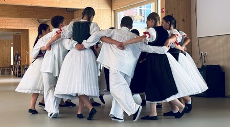 Otroški folkart na Koroškem ko se srečata mladost in modrost (2)